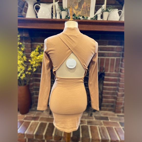 NWT Cloud Ten Nude Body-con turtle neck open back dress small - Picture 4 of 7